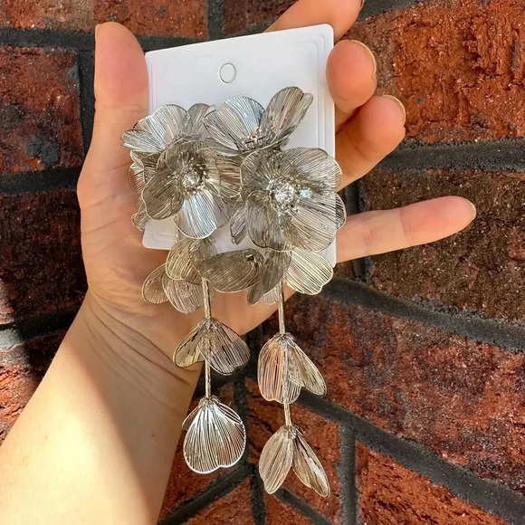 Zara Kate Middleton Famous Cascading Floral Earrings - Picture 17 of 17